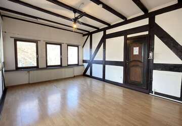 Charmante 2,5-Zimmer-Dachgeschosswohnung in Hattingens Altstadt mit hohen Decken und Komfort - Wohnung Hattingen | Angebot:27365948