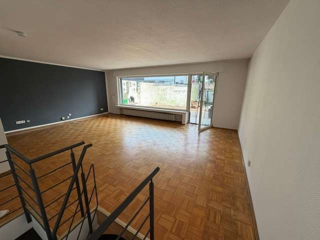 Etagenwohnung Mülheim an der Ruhr Heißen - 2 Zimmer, 110 m&sup2;, 1.100&euro; | Angebot:27091111