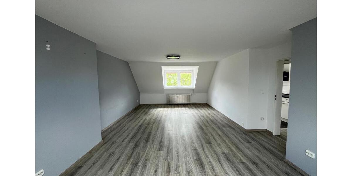 Dachgeschoßwohnung Essen Huttrop - 3 Zimmer, 88 m&sup2;, 660&euro; | Angebot:26662663