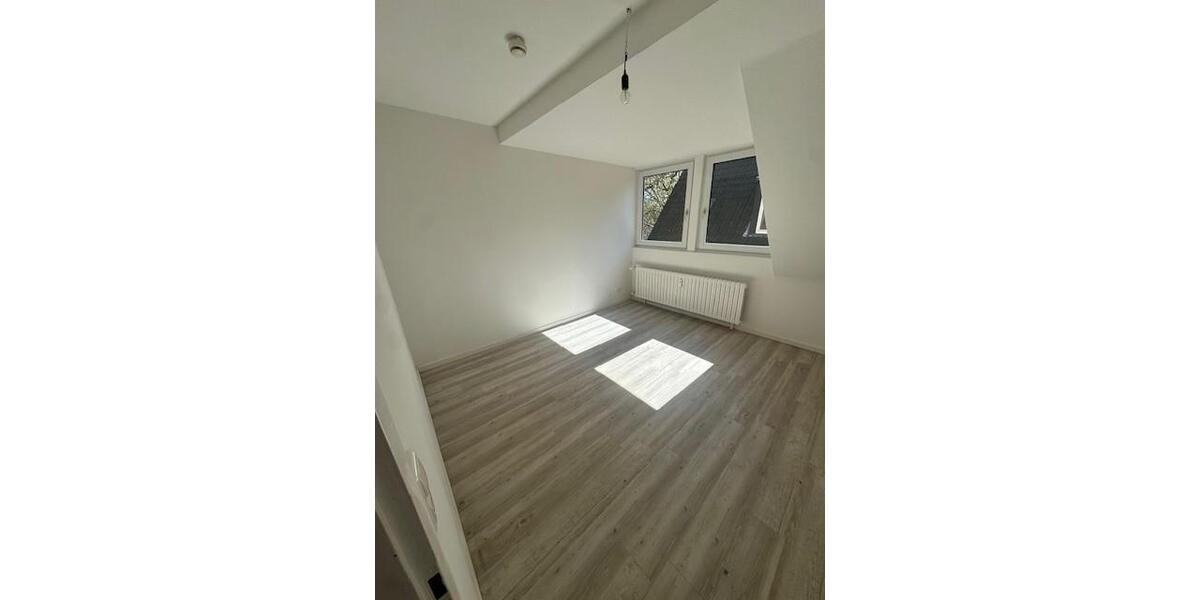 Dachgeschoßwohnung Duisburg Mittelmeiderich - 3 Zimmer, 48 m&sup2;, 385&euro; | Angebot:26115879
