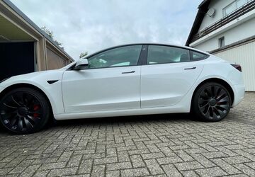Tesla Model 3 21.064 km 37.000 &euro; Düsseldorf 40489